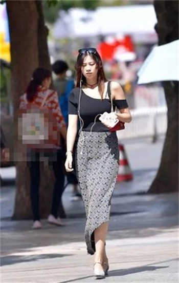 陈一发桌子下有人