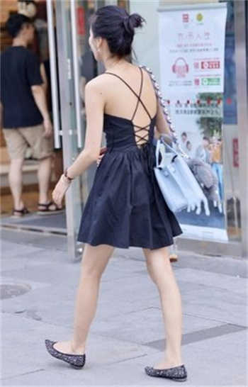 女售楼员为了冲业绩