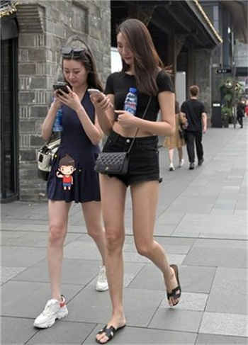 我和四个工厂女工们在故事