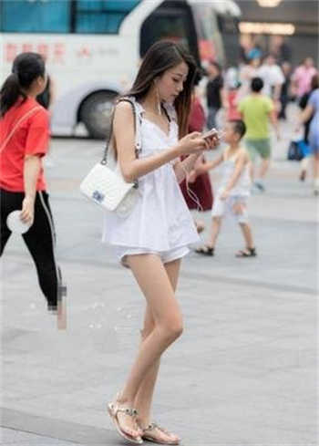 两个美妇用嘴服侍