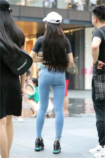 裙子下的恶魔樱花动漫
