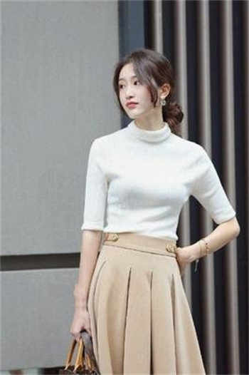 swag女演员左腰有青花的
