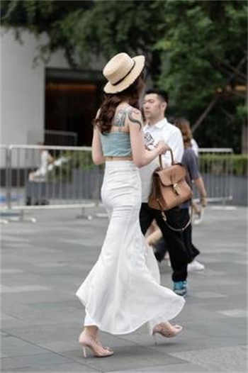 妻子安妮公司海边度假