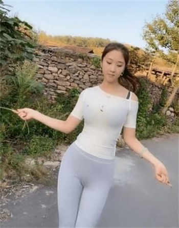 锚爪摁狗头